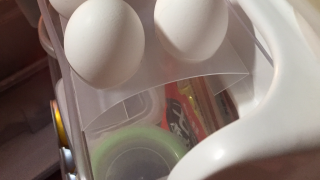 冷蔵庫のドアポケット用にエッグスタンド作った